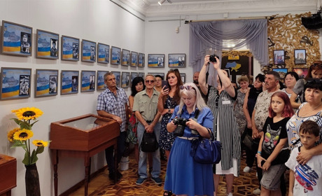 В Ізмаїлі до Дня пам’яті Захисників України відкрилася виставка-меморіал