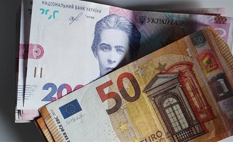Які податки в Україні повинні сплатити українські біженці, що знаходяться закордоном