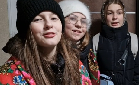 Світло надії у темряві війни: як колядували Старокостянтинівські діти (відео)