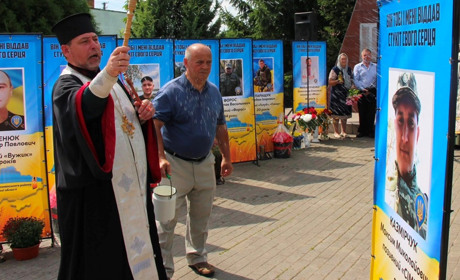 У Старому Кривині відкрили Алею пам'яті на честь загиблих на війні земляків