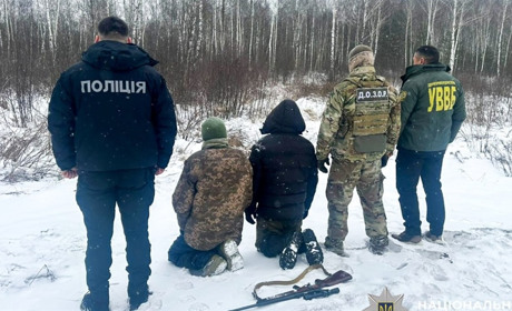 Організували виїзд за кордон для призовників: на Сарненщині викрили лісівника зі спільником