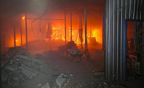 На Київщині внаслідок ворожої атаки пошкоджено підприємства, житлові будинки та транспорт