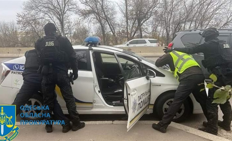 В Одесі затримали патрульних поліції, які вимагали з водія 22 тисячі гривень
