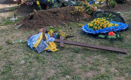 В Умані злочинці осквернили могили захисників України. Поліція просить свідків надати інформацію
