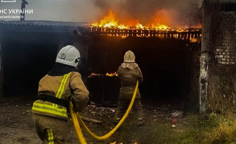 У Шостці сталась пожежа у гаражному кооперативі (відео)