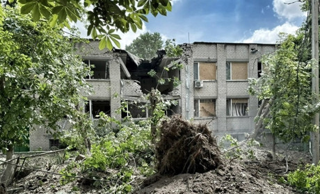 На Херсонщині через ворожі обстріли пошкоджені житлові будинки, навчальний заклад та дитсадок