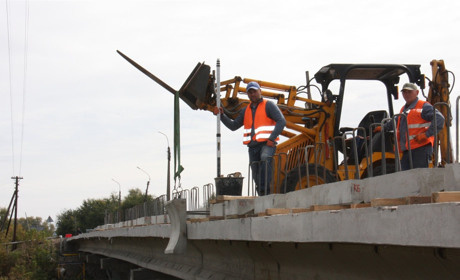 До анонсованого завершення ремонту моста у Сватовому залишилося 10 днів: Що там роблять