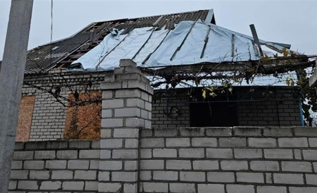 Армія рф на Херсонщині завдала ударів по житловим будинкам, закладу освіти, підприємству