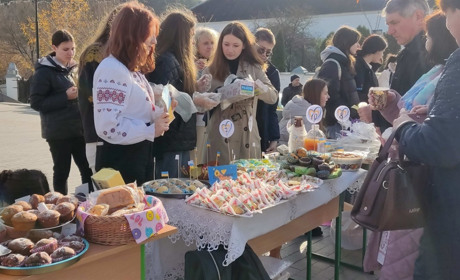 У Кременці на ярмарку зібрали майже 60 тисяч гривень на підтримку ЗСУ