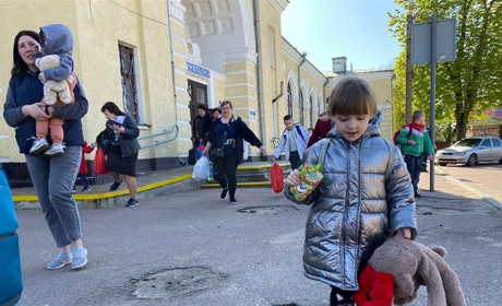 На Житомирщину прибувають евакуаційні потяги із вимушеними переселенцями з Донеччини