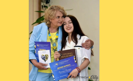 Її перші рядки — про війну: куп’янчанка Вікторія мріє про вільну Україну