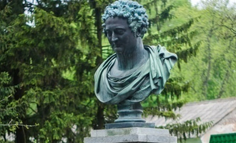 Цей день в історії: 35 років тому у Ніжині відкрито пам’ятник графу Іллі Безбородьку