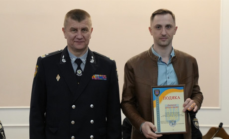 Два одесита отримали відзнаки від генерала поліції за допомогу в затриманні злочинця