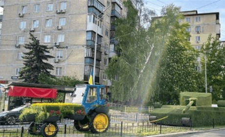 Як каховчани висаджували Алею Перемоги у Києві