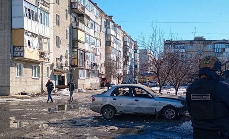 Росіяни вдарили безпілотником по Глухову: пошкоджено авто та багатоповерхівки