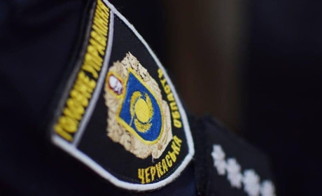На Черкащині затримали водія мопеда, який пропонував поліцейським 200 доларів