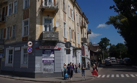 Ножем в обличчя за відмову підвезти: суд виніс вирок чоловіку, який порізав водія таксі у Дрогобичі
