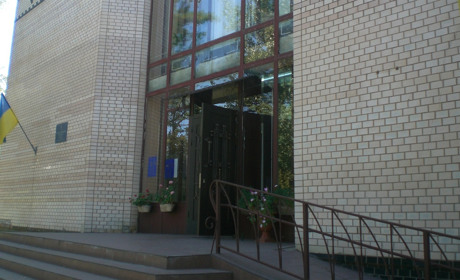 Новокаховський міський суд не зможе надсилати повістки поштою