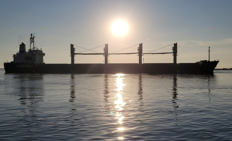 З портів Великої Одеси вийшло десять суден: попри обстріли морський коридор працює