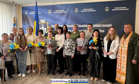 У Вараші родинам загиблих військовослужбовців вручили посмертні нагороди їхніх Героїв
