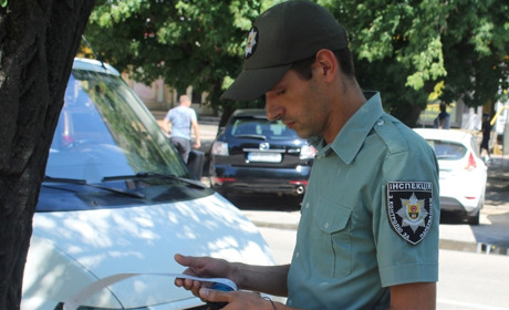 Нарушил правила парковки – в наказание мгновенный штраф