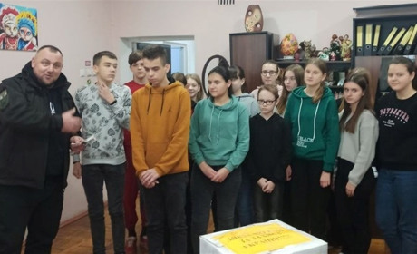 Школярі Вараської громади продовжують волонтерити задля наших Захисників