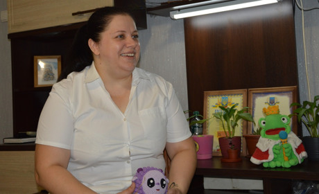 «Майстрині не дивляться кіно, вони його слухають»: сватівчанка робить амігурумі і продає за кордон