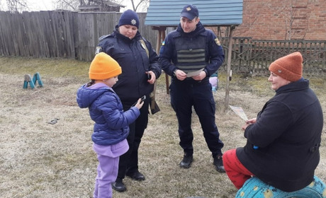 Не пали суху траву! Рятувальники та поліцейські спілкувались із білопільцями
