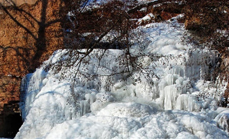 Неймовірна краса: замерз Джуринський водоспад