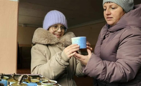 Понад 100 окопних свічок для бійців Нацгвардії передали учні та вчителі Барської школи №4
