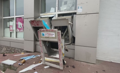У Боровій вночі підірвали два банкомати: вкрали велику суму грошей