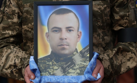 Без рідних, але не самотній: громада попрощалася із захисником Михайлом Клязьміним