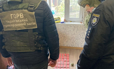 Ручна граната та 40 тротилових шашок: на Чернігівщині викрили чоловіка, який зберігав вибухівку