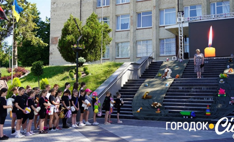 Це гірко, це сумно, але про це не можна мовчати. У Городку вшанували дітей, постраждалих від війни