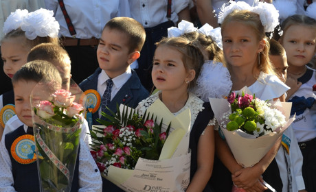 Яким було свято знань у южноукраїнській школі №3. Вдалося зафіксувати щирі дитячі емоції