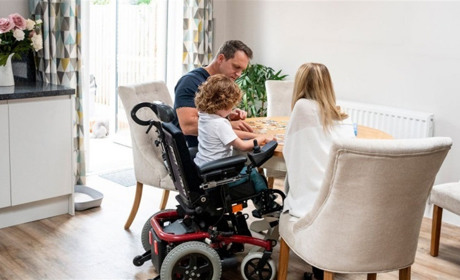 Зарядні станції для дітей з інвалідністю: як отримати