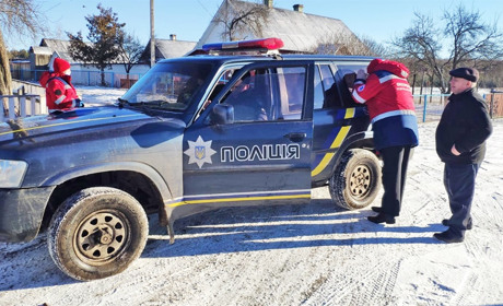 У Вараському районі відшукали чоловіка, що майже добу провів у лісі