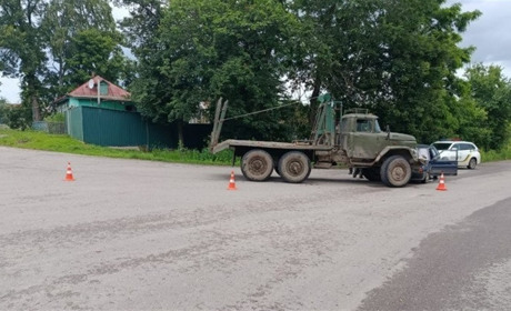 Шосткинські поліцейські встановлюють обставини ДТП з травмованою
