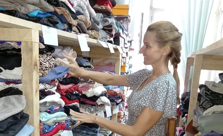 В Смілі працює кімната речей для дітей переселенців: там можна взяти одяг, взуття та іграшки