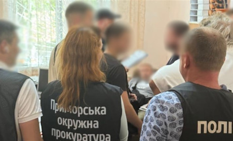 В Одеській психлікарні двоє лікарів робили з чоловіків "пацієнтів" з психічними захворюваннями