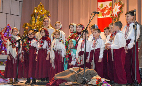 Різдвяний зорепад: як Степань колядував і щедрував на гучному фестивалі