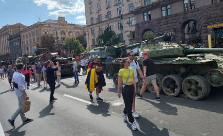 Хрещатик перекрили для "підняття духу"