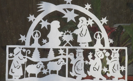 Дружный класс выпускников украсил вытынанками 4 этажа мелитопольской школы 