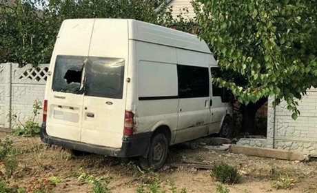 В пьяном угаре врезался в забор соседей