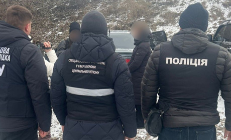 На Сумщині правоохоронці викрили працівницю ТЦК та СП на хабарі