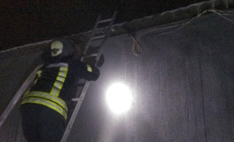 У Сватівському районі горів дах магазину: подробиці