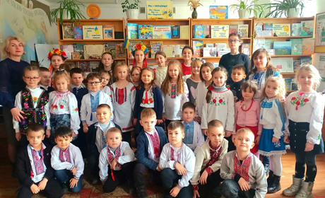 У дитячій бібліотеці відбулася година патріотизму "Єдина країна -єдиний народ!"