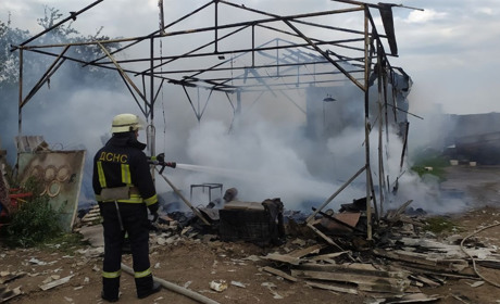 Три пожежі за три дні: у Мазінках горів гараж, у Переяславі — закинута будівля
