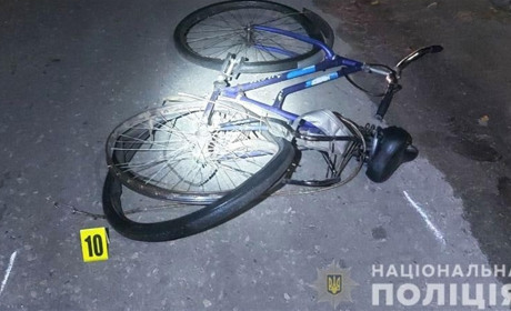 У Сарнах п’яний водій на смерть збив велосипедистку. Фото