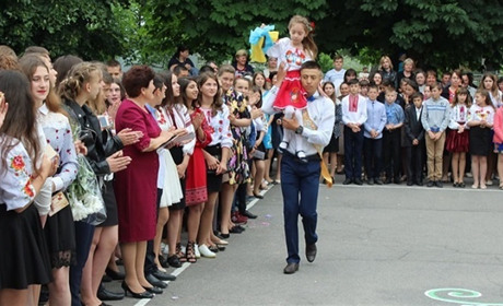 У школах Калинівщини відбулося свято останнього дзвінка.Фото